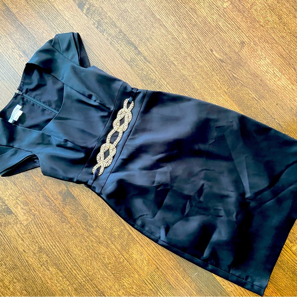 Kay Unger black satin cocktail dress jeweled accented waist. NWOT. Size 4.